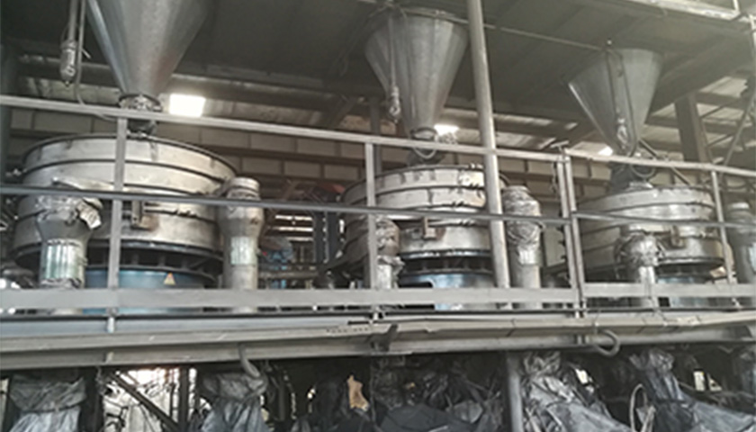 石墨材料篩分現(xiàn)場(chǎng)